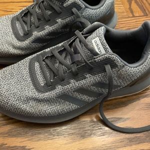 Adidas size 9 men’s tennis shoes